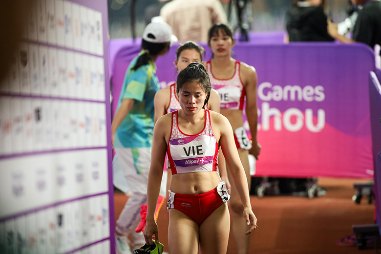 Vietnamese female players running relay: The opponent is too strong, we have to try harder - Photo 1