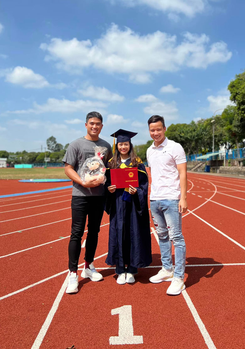 The national player of the beautiful Dataclon team in the graduation ceremony - Photo 8