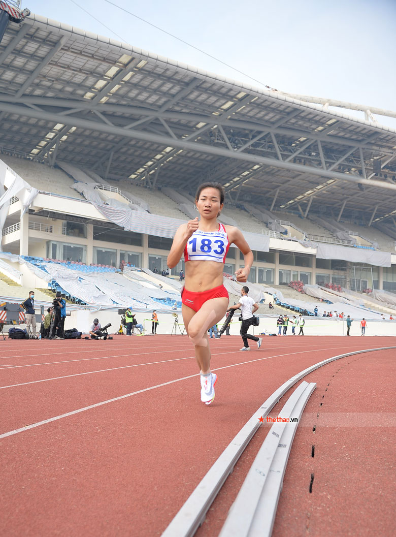 Nguyen Thi Oanh broke the national record deeply for 18 years - Photo 1