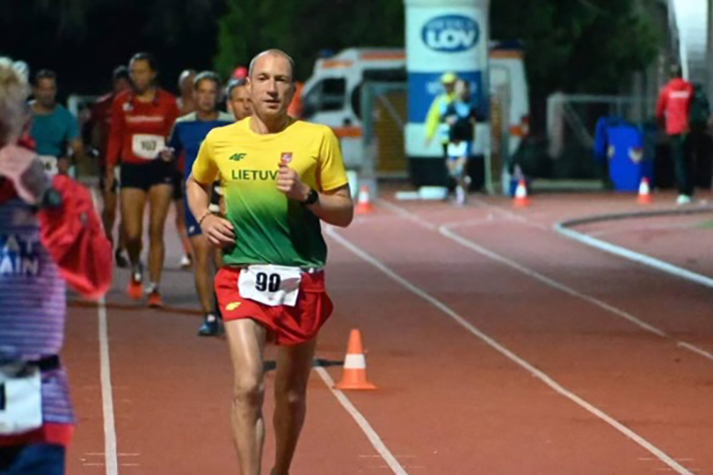 Aleksandr Sorokin runs nearly 320km in a day, breaks its own world record - Photo 1