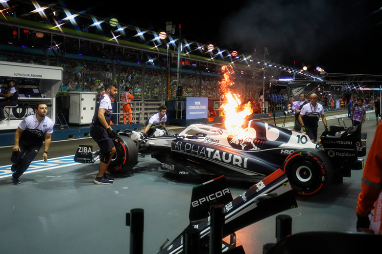F1 Singapore Grand Prix 2022: Alpha Tauri fleet caught fire on the 2nd test day - Photo 2