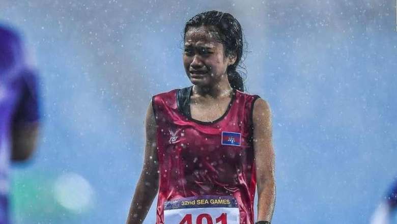 Female athletes 'crying in the rain' was rewarded by the Cambodian Prime Minister - Photo 1