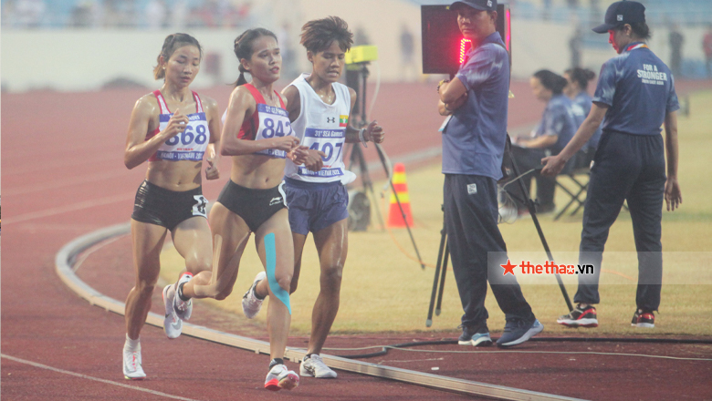 Nguyen Thi Oanh successfully defended the gold medal to run 5,000m of women at the 31 SEA - Photo 1