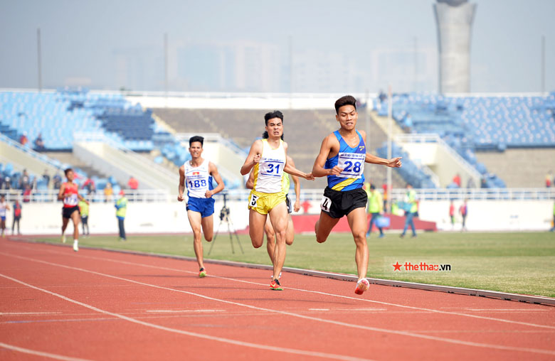 Speeding up the gold medal 1500m, Tran Van Party once more surpassed seniors on recruitment - Photo 1