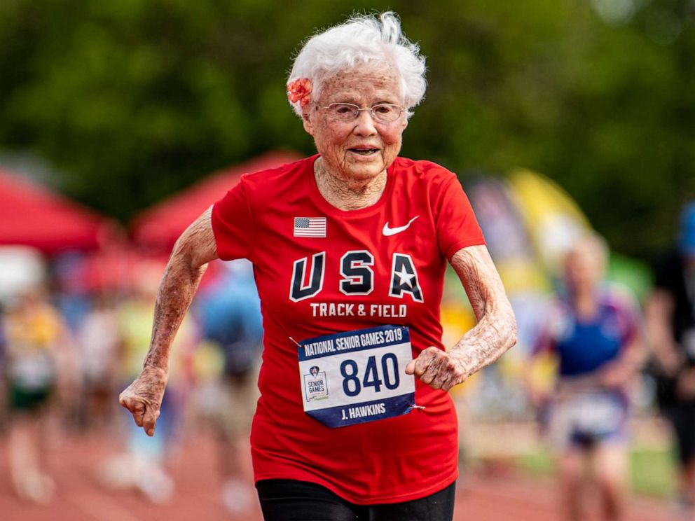 The 105 -year -old lady stunned the world when running 100m within 1 minute - Photo 2