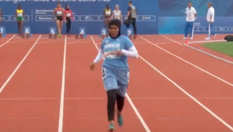 The athletes run 100m slowly at the latest history to say when being mocked? - Photo 1