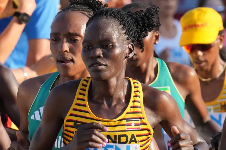 The marathon competition at the Paris Olympic Games 2024 is critical because of being burned by her boyfriend - Photo 2