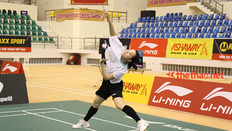 Thuy Linh Thang Ratchanok Intanon in the first round of the World Championship Badminton - Photo 1
